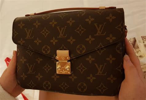 cómo saber si una bolsa louis vuitton es original|bolso Louis Vuitton grande.